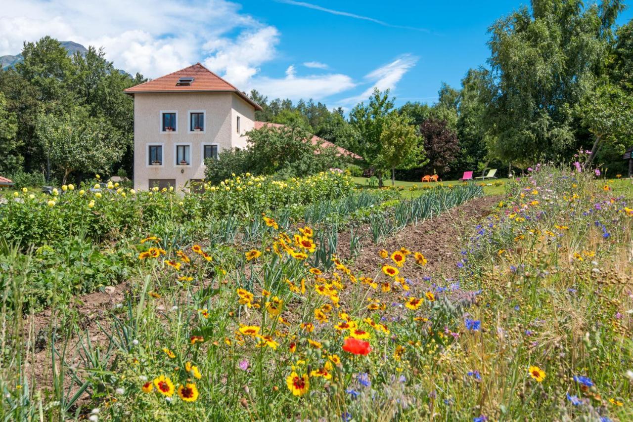 "La Combe Fleurie" Appartements & Chambres Сен-Бонне-ан-Шансор Экстерьер фото