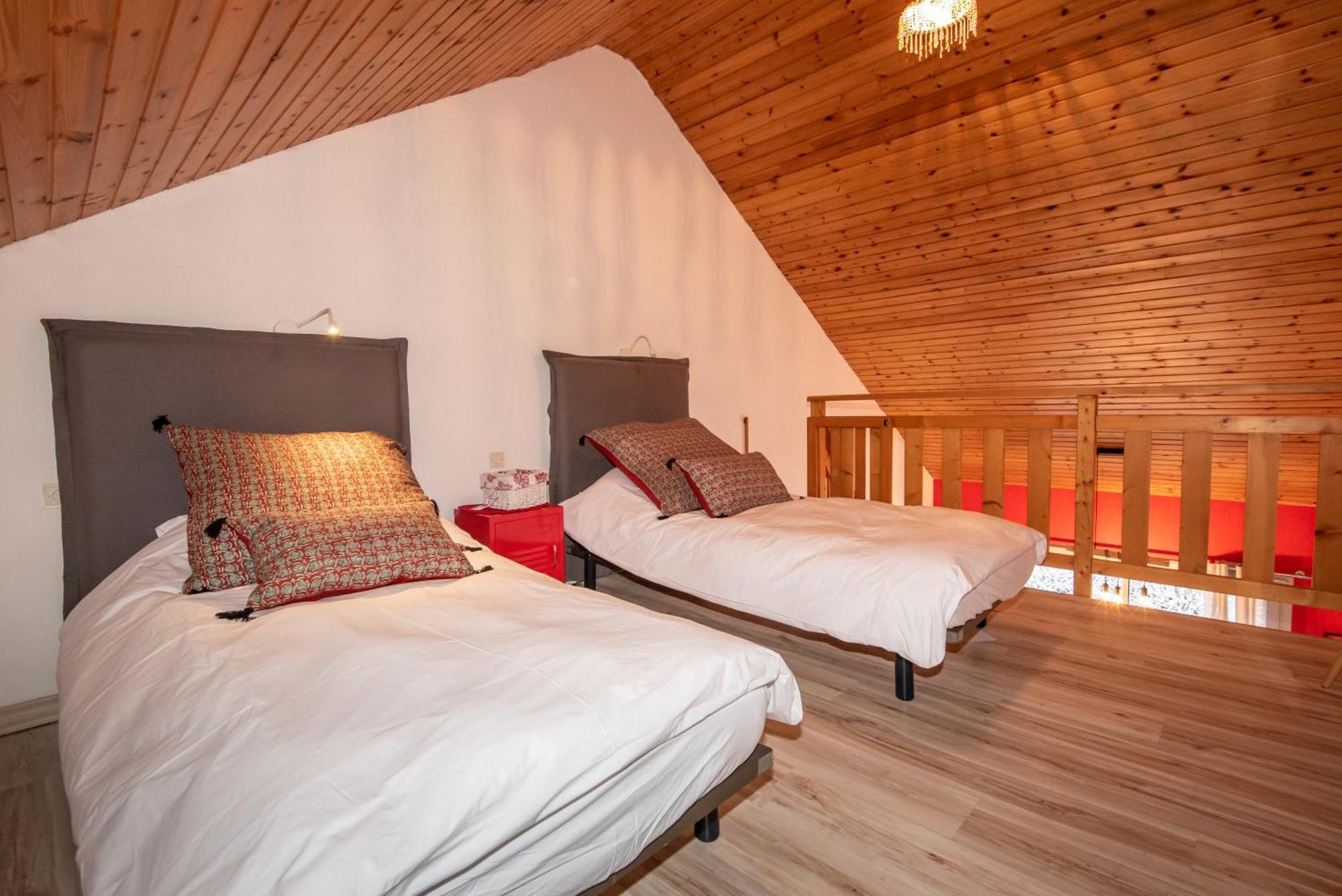 "La Combe Fleurie" Appartements & Chambres Сен-Бонне-ан-Шансор Номер фото