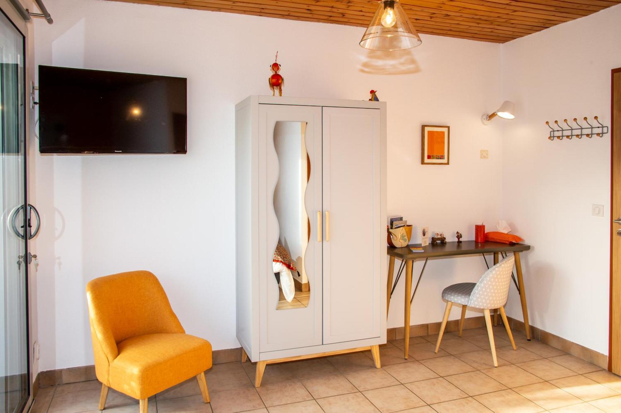 "La Combe Fleurie" Appartements & Chambres Сен-Бонне-ан-Шансор Номер фото