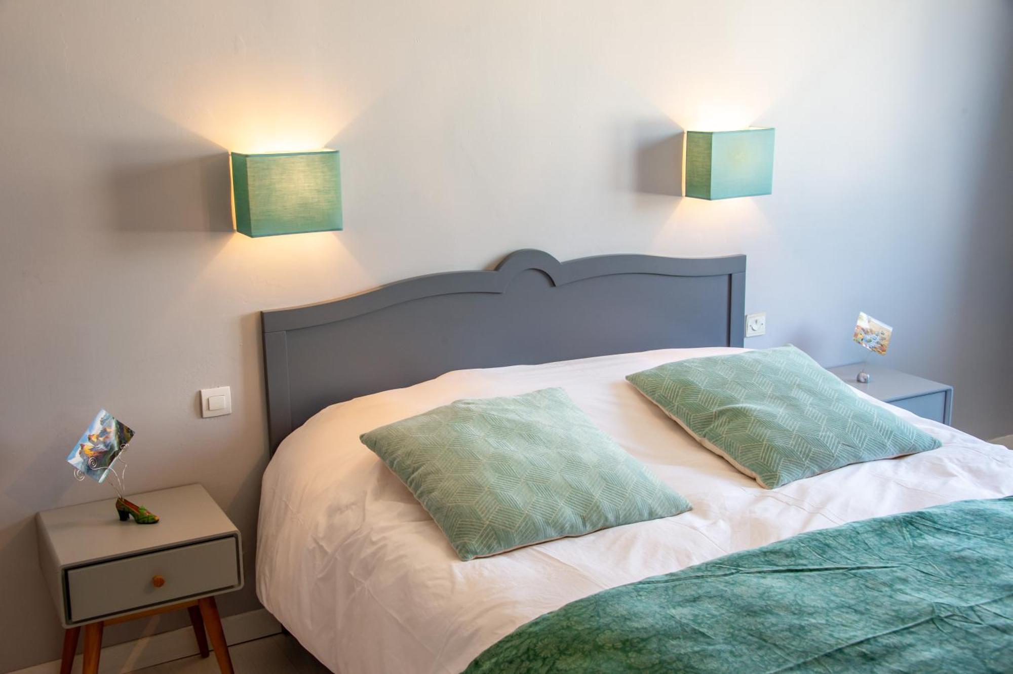 "La Combe Fleurie" Appartements & Chambres Сен-Бонне-ан-Шансор Номер фото