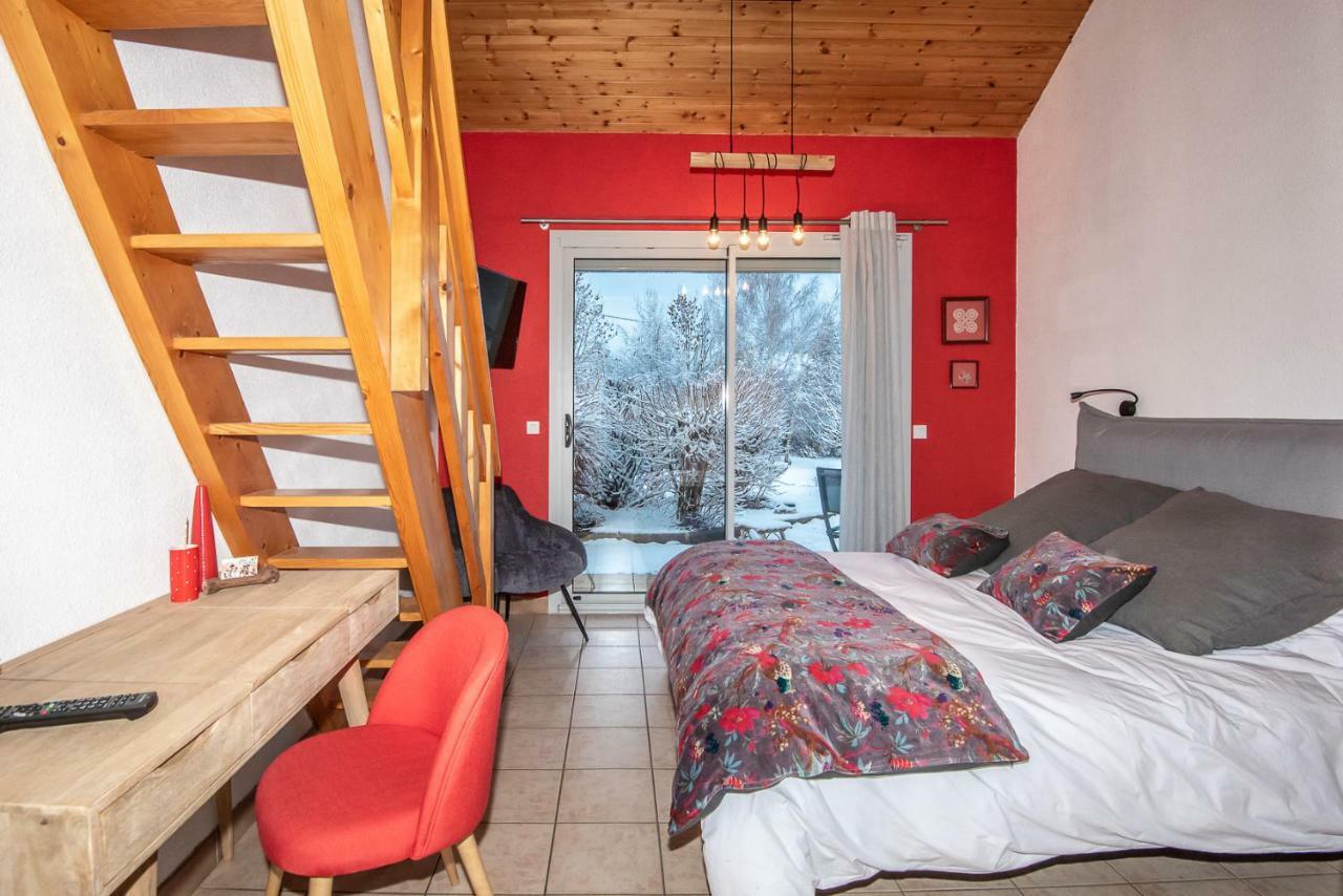 "La Combe Fleurie" Appartements & Chambres Сен-Бонне-ан-Шансор Экстерьер фото